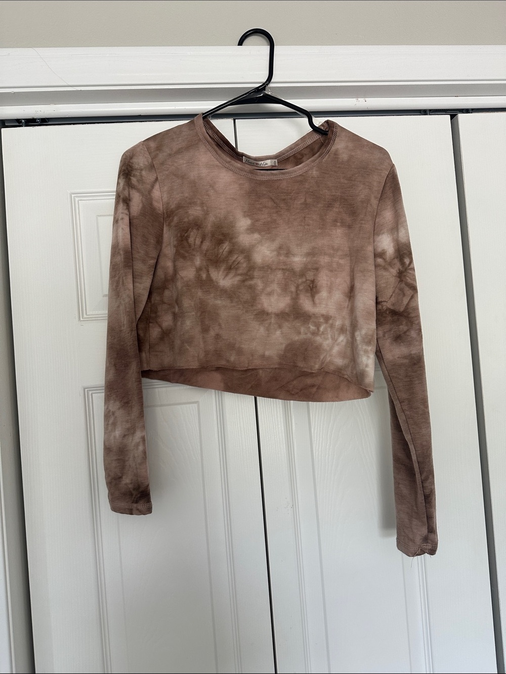 Heart & Hips Brown Tie-Dye Cropped Long Sleeve Top